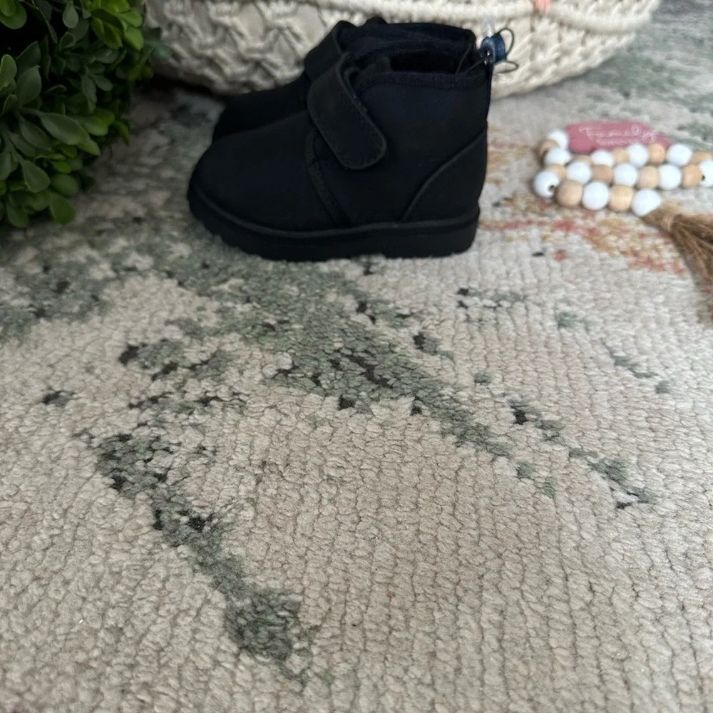Cat & Jack Black Magnus Shoes Sherpa Lined Ankle Toddler Boots Size 5